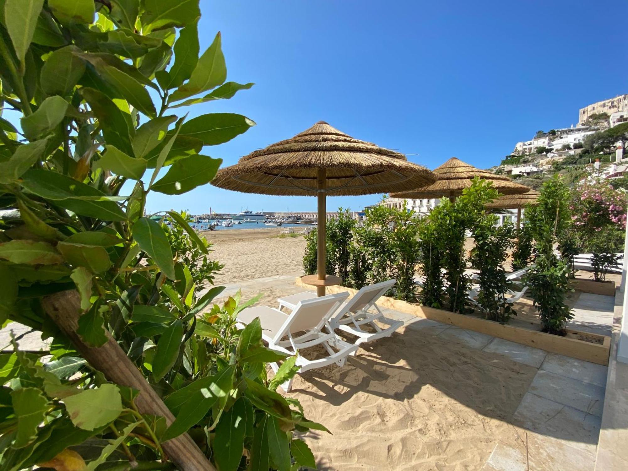 Marina Bay Beach Hotel Peschici Exterior foto