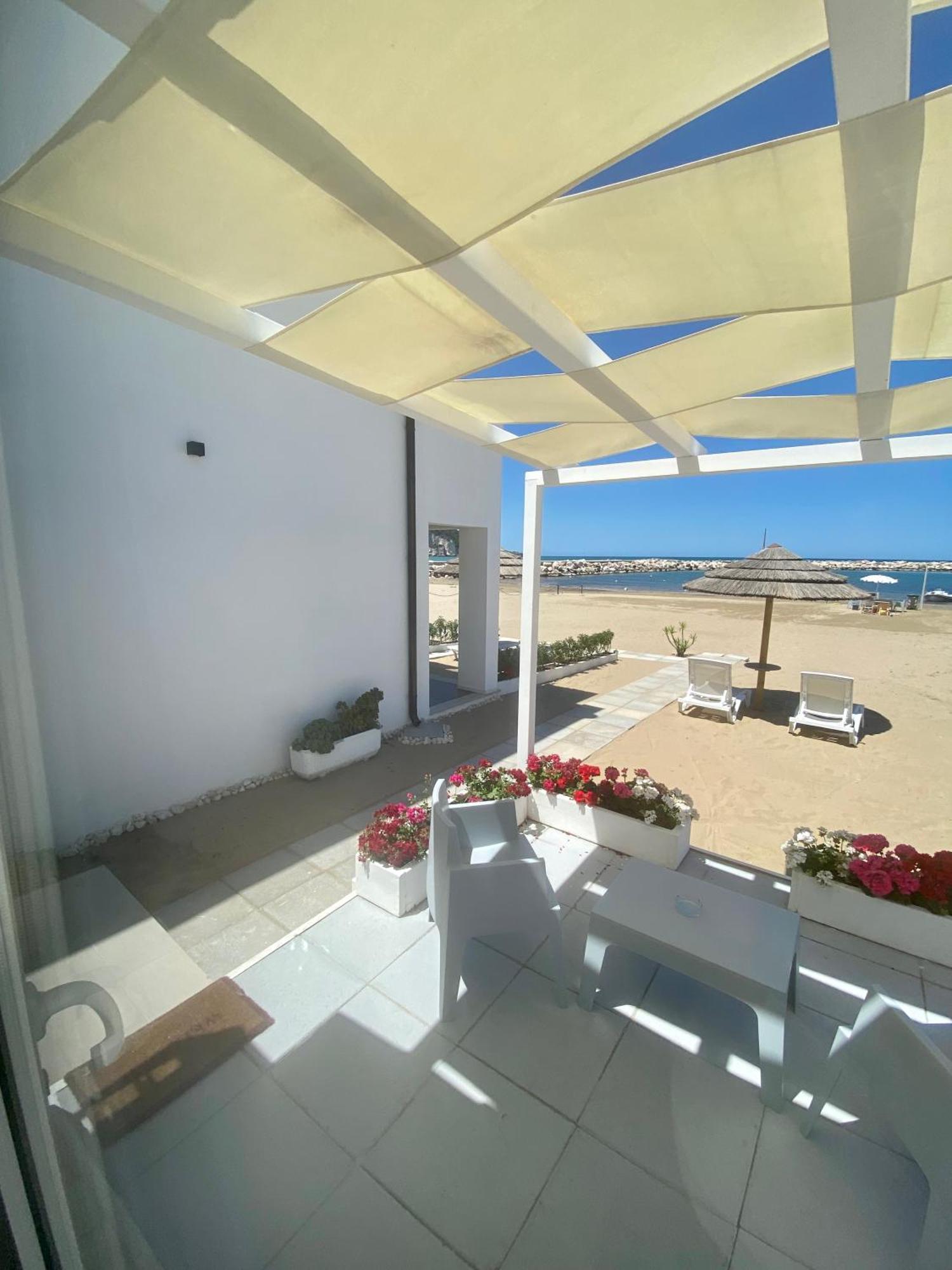 Marina Bay Beach Hotel Peschici Exterior foto